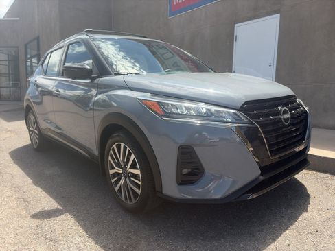 Used 2023 Nissan Kicks SR w/ SR Premium Package FWD image 3