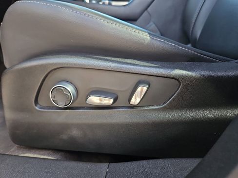 Used 2025 Cadillac XT4 Premium Luxury image 15