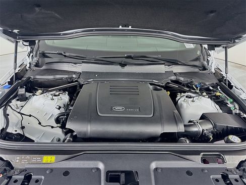Certified 2025 Land Rover Discovery S image 30