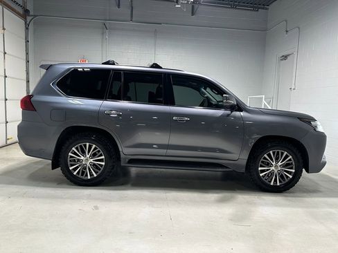 Used 2016 Lexus LX 570 4WD w/ Luxury Package image 2