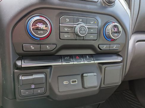 Used 2021 Chevrolet Silverado 2500 LT w/ Convenience Package image 12