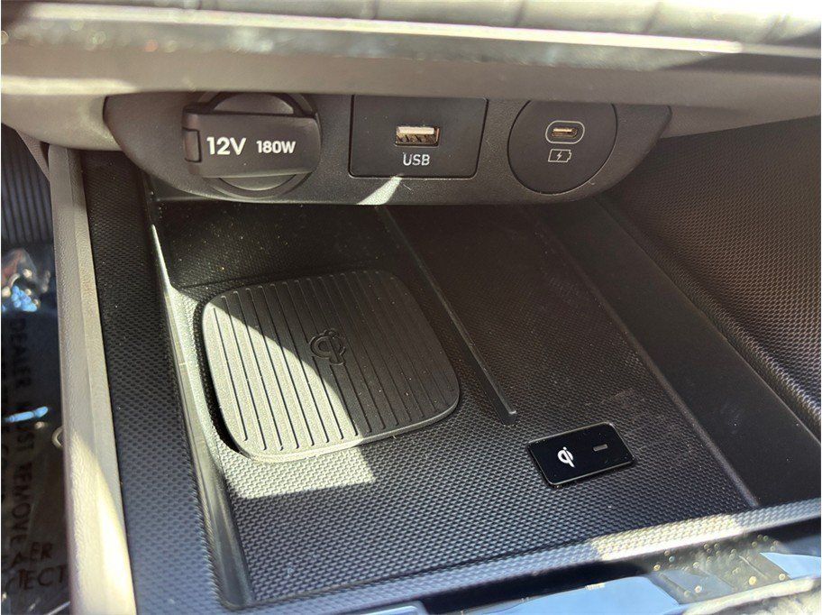 Used 2025 Hyundai Elantra SEL FWD image 30