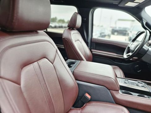 Used 2023 Ford Expedition Limited image 14