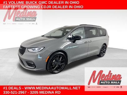 Used 2025 Chrysler Pacifica Limited