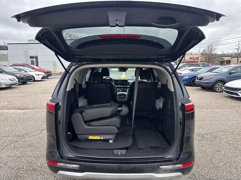 Certified 2024 Kia Carnival LX image 14