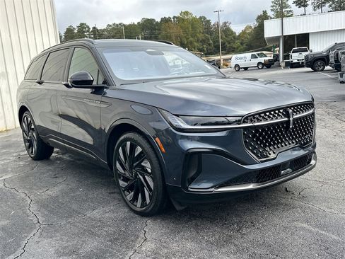 Used 2024 Lincoln Nautilus Reserve w/ Equipment Group 202A image 4