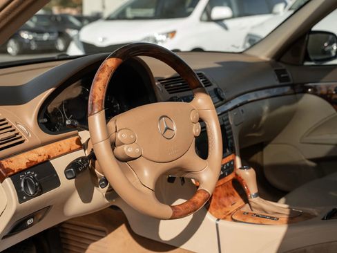 Used 2009 Mercedes-Benz E 350 4MATIC Wagon image 16