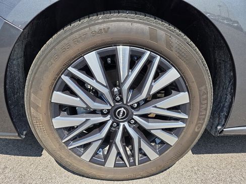 Used 2025 Nissan Altima 2.5 SV FWD image 9