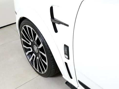 Used 2024 Rolls-Royce Cullinan AWD/4WD image 42