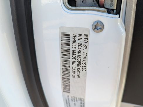 Used 2024 Chrysler Pacifica Touring-L image 37