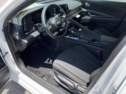New 2026 Hyundai Elantra SE FWD image 10