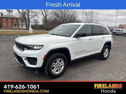Used 2023 Jeep Grand Cherokee Laredo image 2