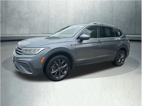 Used 2022 Volkswagen Tiguan SE AWD/4WD image 1