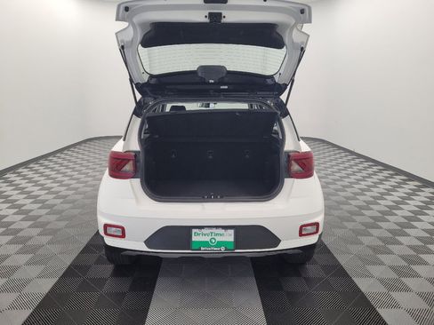 Used 2025 Hyundai Venue Limited FWD image 29