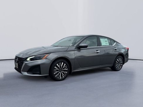 New 2025 Nissan Altima 2.5 SV w/ SV Premium Package image 2