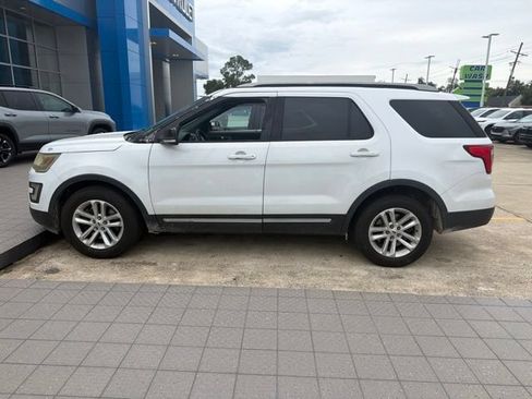 Used 2016 Ford Explorer XLT w/ Equipment Group 201A FWD image 5