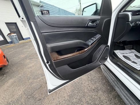 Used 2015 Chevrolet Suburban LT image 17