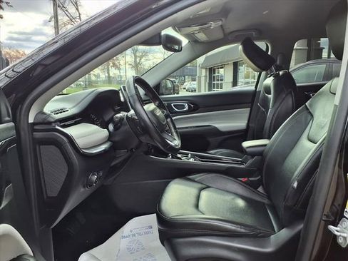 Used 2022 Jeep Compass Limited image 16