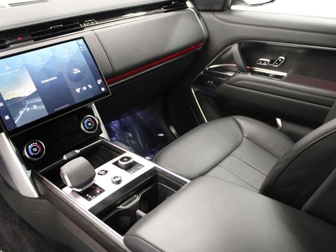 Used 2023 Land Rover Range Rover SE image 27