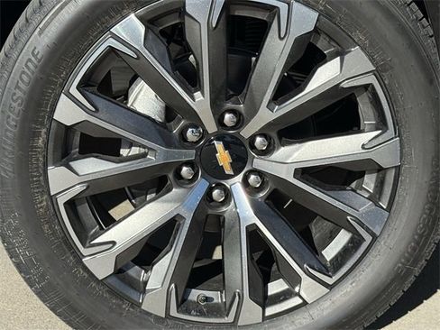 New 2026 Chevrolet Suburban High Country image 9