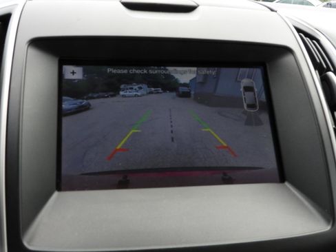 Used 2019 Ford Edge SEL w/ Equipment Group 201A AWD/4WD image 12