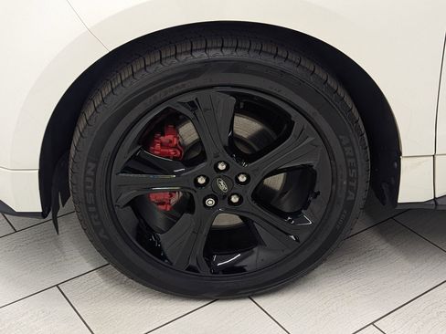 Used 2020 Ford Edge ST image 9