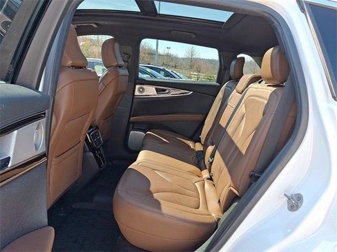 Used 2021 Lincoln Nautilus Reserve w/ Equipment Group 202A image 10