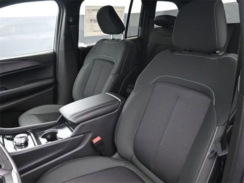 New 2025 Jeep Grand Cherokee Laredo X w/ Luxury Tech Group I image 13