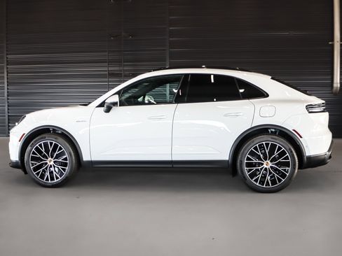 New 2026 Porsche Macan 4 Electric image 2