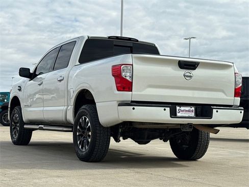 Used 2017 Nissan Titan SL image 6