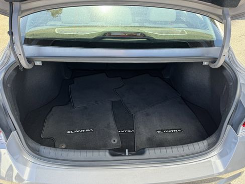 Used 2023 Hyundai Elantra Limited image 18