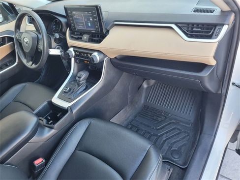 Used 2022 Toyota RAV4 LE image 17