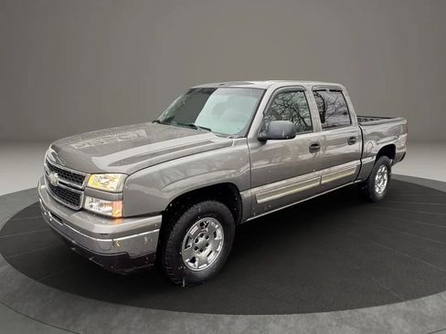 Used 2006 Chevrolet Silverado 1500 LT w/ Light Duty Power Package image 11