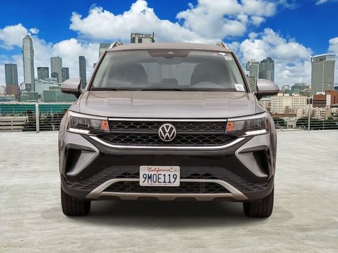 Used 2024 Volkswagen Taos SE FWD image 2