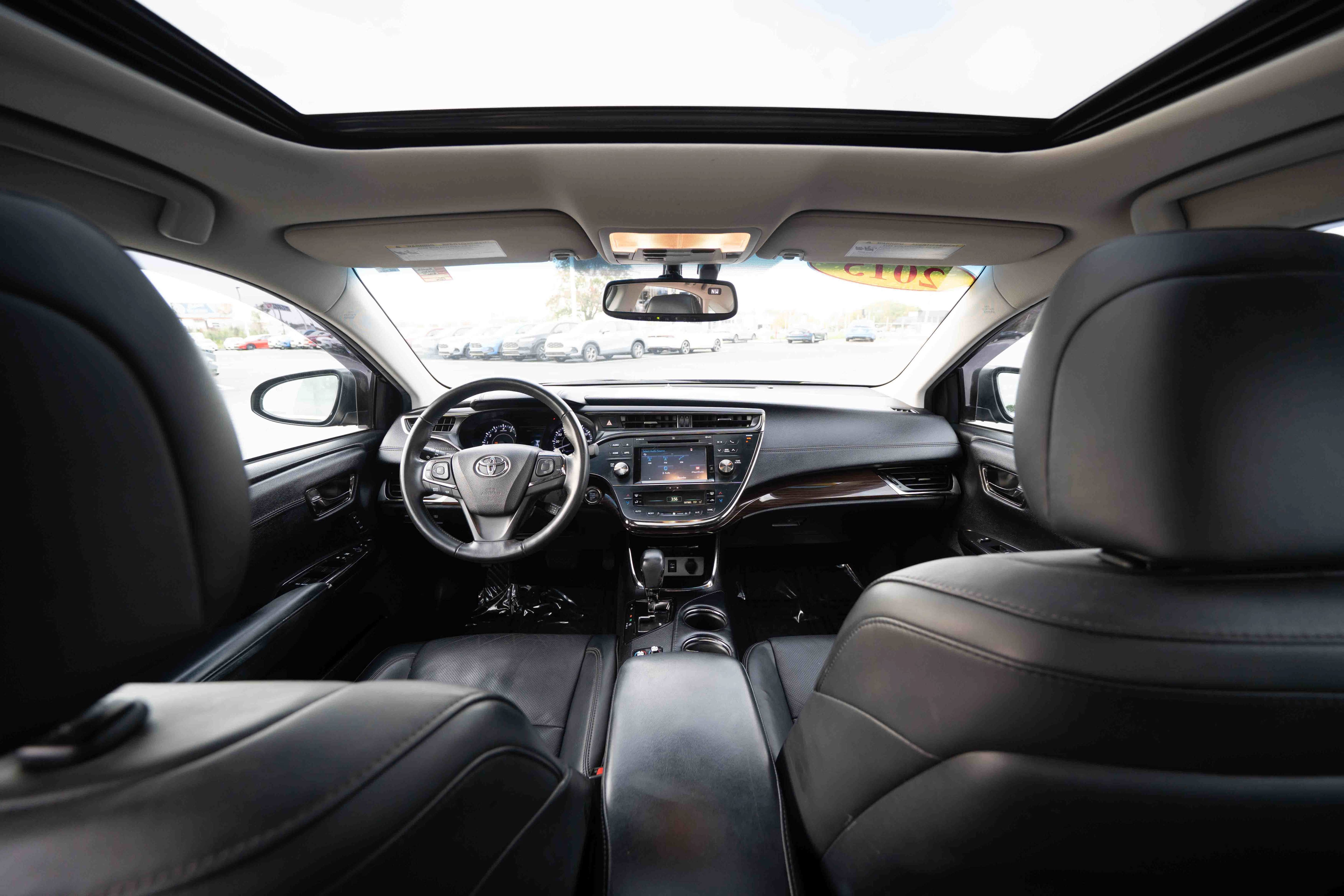 Used 2015 Toyota Avalon Limited FWD image 19