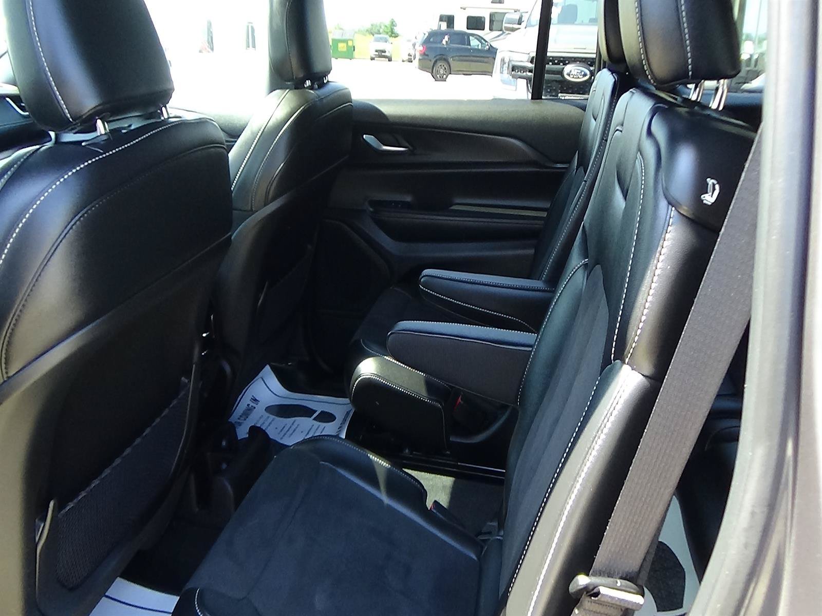 Used 2025 Jeep Grand Cherokee L Altitude AWD/4WD image 12