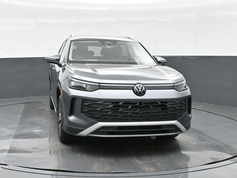 New 2025 Volkswagen Tiguan S FWD image 2