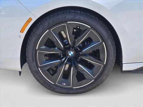 New 2025 BMW i7 eDrive50 w/ Executive Package image 17