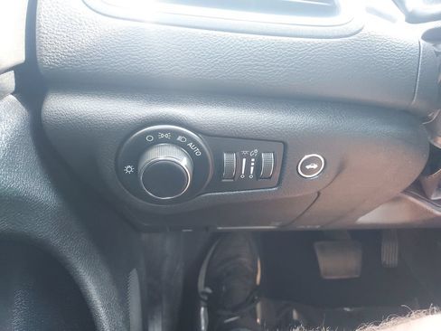 Used 2016 Chrysler 200 Limited FWD image 24