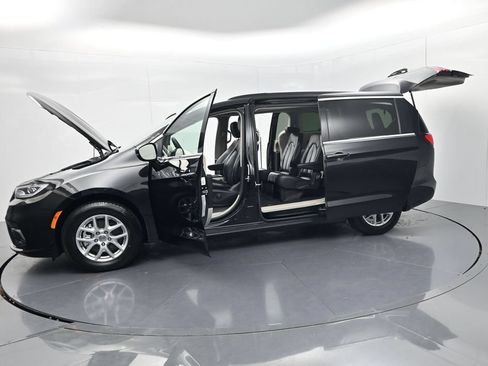 Used 2022 Chrysler Pacifica Touring-L FWD image 64