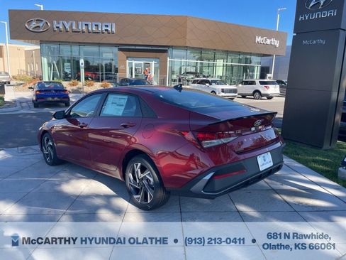 Certified 2025 Hyundai Elantra Sport FWD image 13