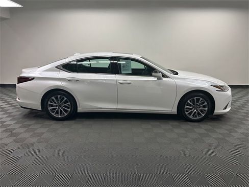 Certified 2025 Lexus ES 350 image 4