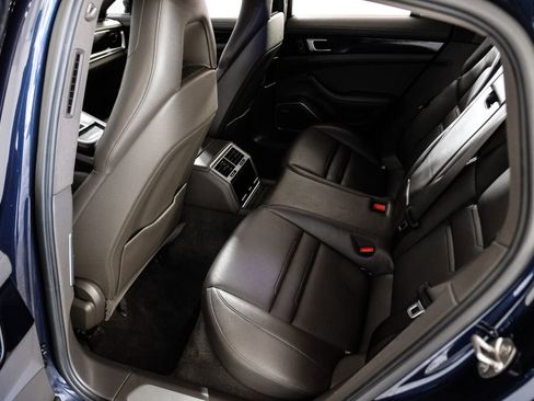 Used 2021 Porsche Panamera image 43