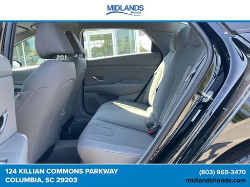 Used 2023 Hyundai Elantra SEL w/ Convenience Package FWD image 9
