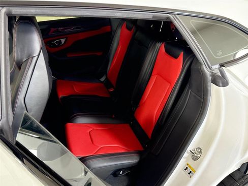 Used 2021 Lamborghini Urus image 24