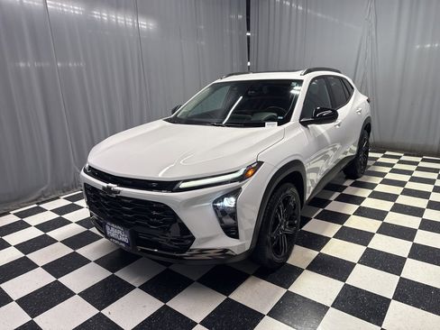 Used 2024 Chevrolet Trax ACTIV w/ Sunroof Package image 1