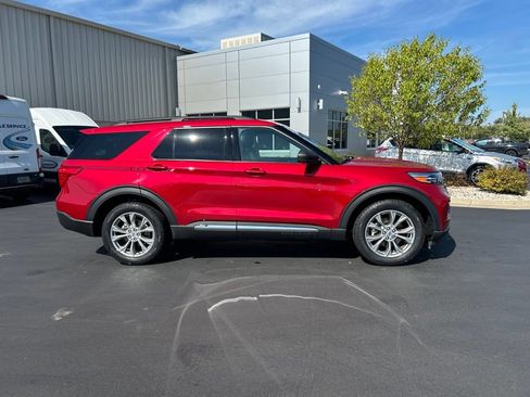 Certified 2022 Ford Explorer XLT w/ Equipment Group 202A AWD/4WD image 6