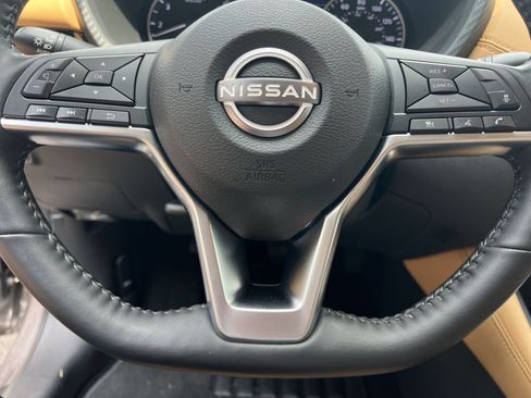 Used 2025 Nissan Sentra SV w/ SV Premium Package FWD image 9