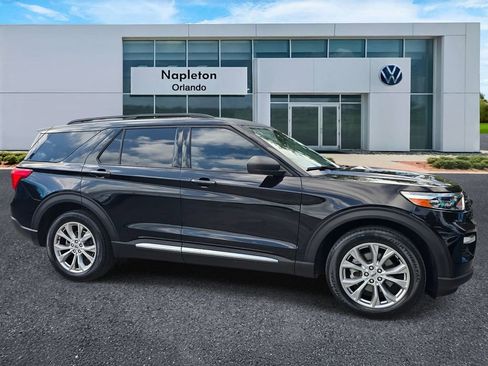 Used 2020 Ford Explorer XLT w/ Equipment Group 202A AWD/4WD image 3