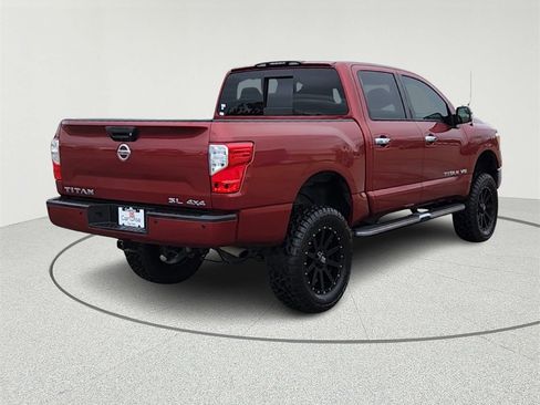 Used 2019 Nissan Titan SL image 4